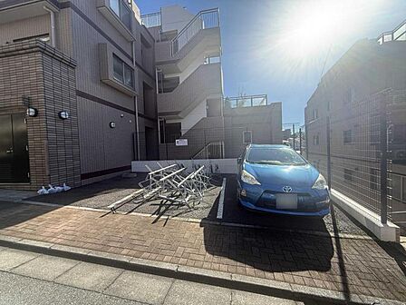 【駐輪場】整理された駐輪場があり、愛車の保管に便利。