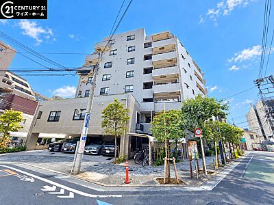 外観:【外観】青空に映える重厚な佇まい。都心の喧騒を忘れさせる端正な外観。 外観:【外観】青空に映える重厚な佇まい。都心の喧騒を忘れさせる端正な外観。