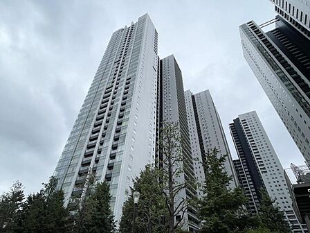 【外観】圧倒的な開放感と緑の潤い。ここが、心から安らげる舞台