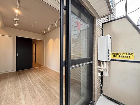 【バルコニー】開放感と爽やかな風を感じるバルコニー。