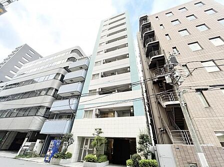 清潔感のあるシンプルな外観が魅力的な物件です。