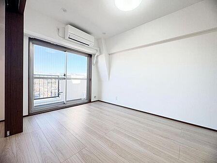 【洋室:6.4帖】使い方に柔軟性があり、個室としても趣味の部屋としても利用可能です。