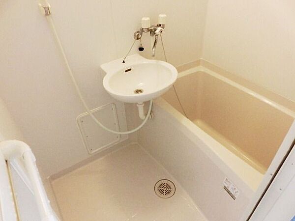 画像10:浴室乾燥機能付きのお風呂です。