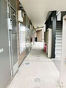 1階共用廊下。
