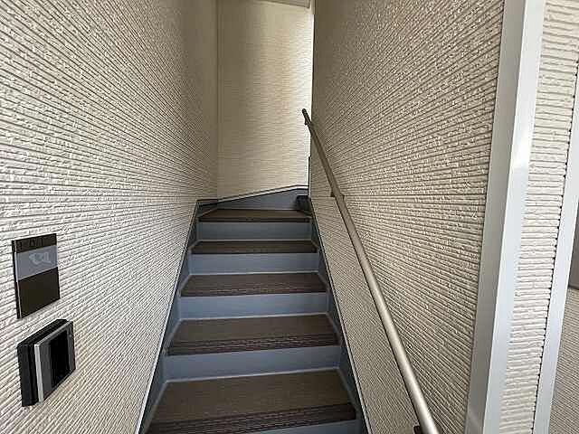 16 / 27