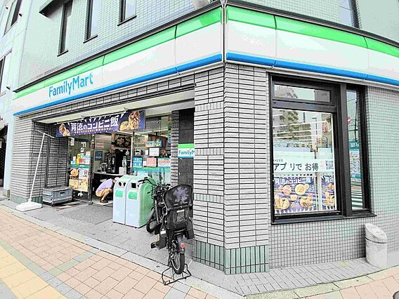 ファミリーマー...