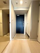 人感センサー照明付きの玄関です。夜遅い時間に帰ってきても安心です！