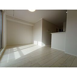 コンフォルト松川 1階1LDKのリビング/ダイニング