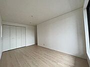 ナチュラルな木目と上品な色合いが魅力的な居住スペースは、住む人の心を自然とおだやかにします。毎日の暮らしの中で長時間を過ごす住まいだからこそ、そのような空間性にこだわっております♪