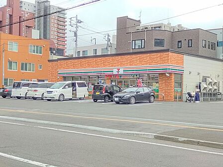 セブンイレブン小樽稲穂3頭目店 【近隣写真】セブンイレブン小樽稲穂3丁目店様まで約40m、徒歩約1分です。エントランス目の前にコンビニがあるので、急な買い物にも便利です。