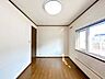 室内：【期間限定現況販売】2階南側洋室約5.3帖です。