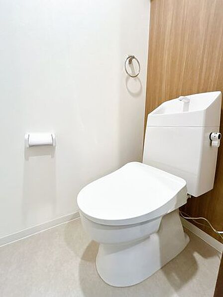 トイレは新品交換いたしました。肌が触れる水回りは新品がうれしいですね。