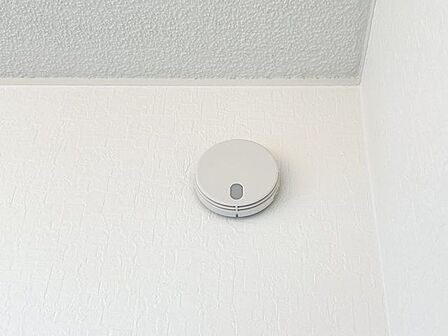 【リフォーム後＿火災報知器】火災報知器は新品に交換しました。万が一の火災も大事に至らないように備えます。