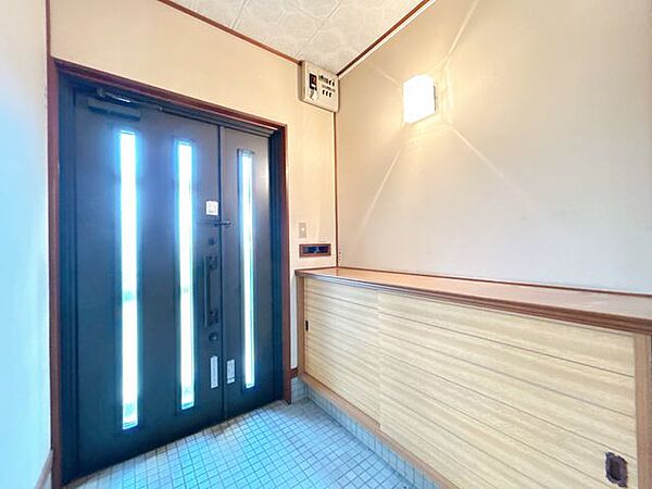玄関を拡大表示