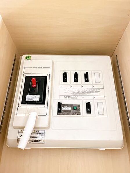 【分電盤】分電盤の写真です。30A、単相3線のものがついております。