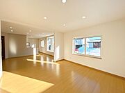 【リフォーム済　リビング】和室続き間を解体してリビングを拡張いたしました。20帖以上のリビングへリフォームいたしました。