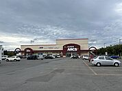 【スーパー】スーパーアークス西神楽店様まで1300ｍ（約徒歩17分）です。食品等の買い物はこちらへ。