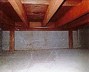 中古住宅の3大リスクである、雨漏り、主要構造部分の欠陥や腐食、給排水管の漏水や故障を2年間保証します。その前提で床下まで確認の上でリフォームし、シロアリの被害調査と防除工事もおこないます。