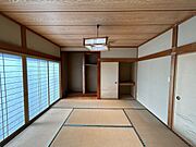 【リフォーム中】1階8畳和室です。畳は表替えを行います。照明はLEDの新品に交換します。