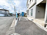 【リフォーム済】駐車スペースは現在2台分の駐車が可能です。