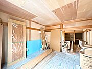 【リフォーム中】1階南側和室8畳は、畳の表替えを行い、天井・壁のクロスの貼替と照明の交換を行います。