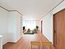 リビング/ダイニング：【住宅ローン減税対象】価格には消費税、リフォーム費用を含みます。自社物件につき随時ご案内可能。内覧希望の方はお電話ください。画像は実際の写真に家具や調度品をCG合成したものです。