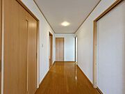 【リフォーム後】廊下です。広々としていますね。