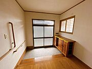 【リフォーム前】玄関内観です。