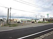 【周辺環境】ファミリーマート十文字西原一番町店様まで約300m（徒歩約4分）です。コンビニが近いと何かと便利ですね。