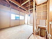 【リフォーム中】2階北側に約6.75帖洋室を作成中です。床はフローリング張替え、天井・壁はクロス張りを実施します。すべての居室にエアコン、テレビコンセントを新設します。