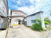 【リフォーム中】建物裏手側を撮影しました。写真右側の物置は、解体予定です。