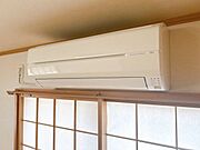【現況販売】一階和室に設置されているエアコンです。
