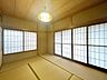 その他：【リフォーム中】一階南側約6畳和室を撮影しました。畳は表替え、天井はクリーニング、壁はクロス張替え工事を実施します。