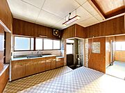 【リフォーム中／リビング】約14帖のLDKで対面キッチンへ生まれ変わります。家具の配置がしやすく、家族みんながくつろげる開放的なスペースになります。