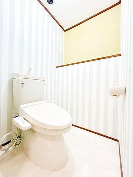 【リフォーム中】トイレの写真です。クリーニングを行います。