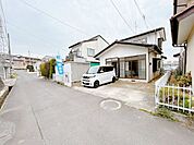 ウジエスーパー　中山店 【前面道路】接道は南西側公道幅員約4ｍになっています。車の出入りがしやすいですよ。 1000m