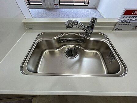 システムキッチンシンクは水栓一体型浄水器付きです