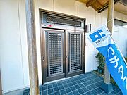 【リフォーム中】玄関外側。玄関交換、外壁塗装、インターホン設置を行います。「いってきます」「ただいま」繰り返す日々が家族の歴史になっていきますね。