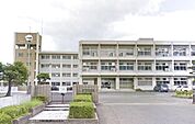 【周辺環境】福島市立信夫中学校まで約3100ｍ(徒歩約39分)です。充実した中学校生活を楽しみながら記憶に残るような素敵な三年間にしてくださいね。