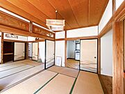 【リフォーム予定/和室→LDK】間取り変更を行い、約18帖のLDKになる予定です。人気の対面キッチン、洗濯室への動線も良く、南側からの日当たりも良好です。