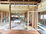 室内：【リフォーム中/廊下】床はクリーニング、クロス張替え、建具は、クリーニング等を行います。不必要なリフォームは控えて、状態が良いものは残していくように企画しています。