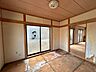 室内：【リフォーム中/室内】1階和室は洋室に変更します。約7帖のお部屋になり、収納も約1帖分ありますので少しゆとりを持って家具も配置できそうです。