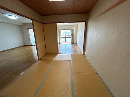 【リフォーム予定/和室→洋室】和室は約5帖の洋室に間取り変更予定です。クロス張替え、照明交換、床クリーニングワックスを行います。