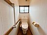 トイレ：【リフォーム予定/2階トイレ】トイレは新品に交換します。温水洗浄暖房便座も設置するので、寒い季節も安心ですね。