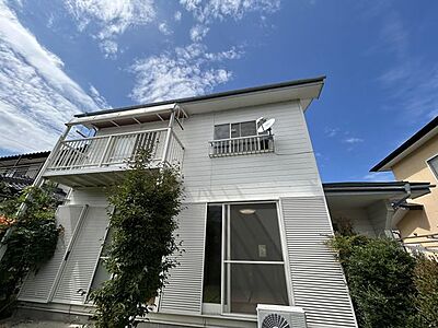 外観：【現況/外観】価格には消費税、リフォーム費用を含みます。リフォーム中でもご案内可能。内覧希望の方はお電話ください。