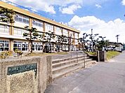 【周辺環境】新潟市立上山中学校まで約600ｍ（徒歩8分）です。