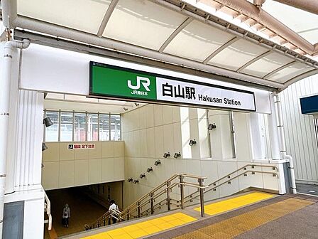 セブンイレブン 新潟上大川前4番町店 【周辺施設】白山駅まで約1900m(徒歩約27分)です。車で約5分の距離なので、送り向かえをしてあげることもできますね。 250m