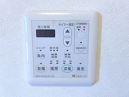 お風呂には浴室乾燥がついています。