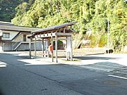 前面道路は雁木が連なる由緒ある風情が楽しめる町並みですよ