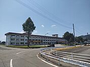 ローソン 【周辺環境】大和中学校まで徒歩23分(1800ｍ) 700m